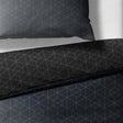 Sinus Art Bettwäsche 135x200 cm + 80x80 cm – Wende-Design in Dunkelgrau und Schwarz mit feinem 3D-Würfelmuster – Mikrofaser – modern & pflegeleicht