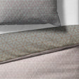 Sinus Art Bettwäsche 135x200 cm + 80x80 cm – Zweifarbige Wendeoptik in Dunkelgrün & Beige mit geometrischem Muster – Mikrofaser mit Reißverschluss