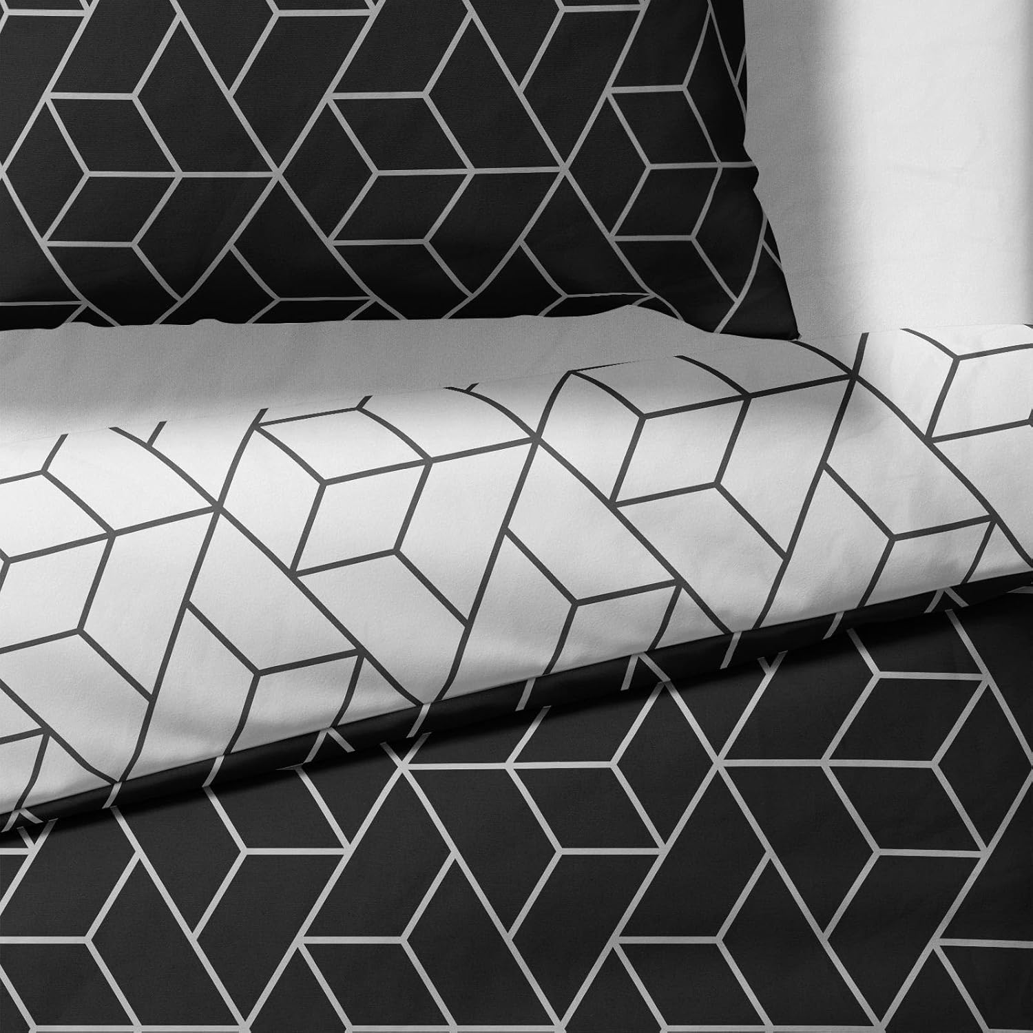 Sinus Art Bettwäsche 135x200 cm + 80x80 cm – Zweifarbige Wendeoptik in Weiß & Schwarz mit modernem Würfelmuster – Mikrofaser mit Reißverschluss