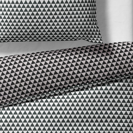 Sinus Art Mikrofaser Bettwäsche 135x200 cm + 80x80 cm – Wendedesign in Schwarz & Grau mit grafischem Dreieckmuster, pflegeleicht & atmungsaktiv