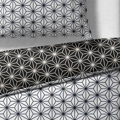 Sinus Art Mikrofaser Bettwäsche 135x200 cm + 80x80 cm – Wendedesign in Schwarz & Weiß mit sternförmigem Muster, atmungsaktiv & pflegeleicht
