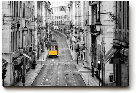 Sinus Art Wandbild 120x80cm Gelbe Straßenbahn in monochromer Großstadtkulisse – Highlight inmitten des Alltags