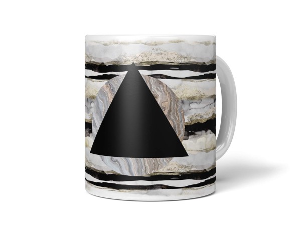 Dekorative Tasse mit schönem Motiv schönem Design schwarzes Dreieck Wasserfarben Muster