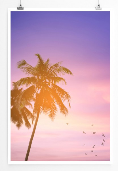 60x90cm Poster Landschaftsfotografie  Palmen am violetten Himmel mit Vogelschwarm