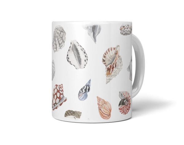 Dekorative Tasse mit schönem Motiv Meeresschnecken Muscheln Muster Wasserfarben Design