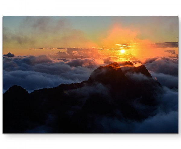 Berge im Sonnenuntergang mit Nebel - Leinwandbild