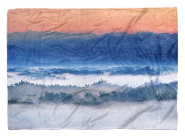 Handtuch Strandhandtuch Saunatuch Kuscheldecke mit Fotomotiv Bergkette Bäume Nebel Natur