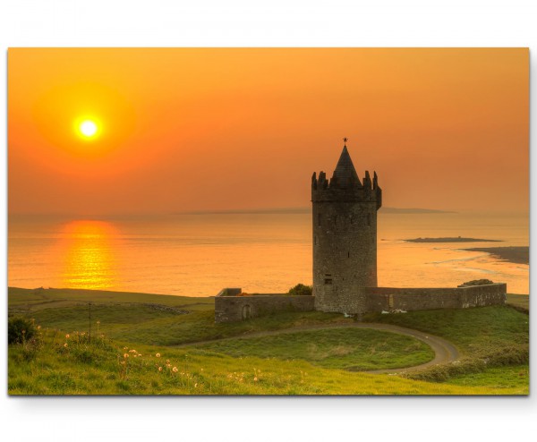 Naturfotografie  Doonegore Castle im Sonnenuntergang, Irland - Leinwandbild