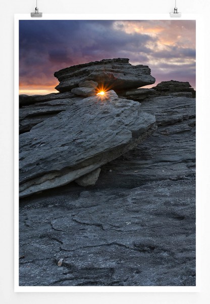 60x90cm Landschaftsfotografie Poster Felsen am Meer mit Sonnenstrahlen