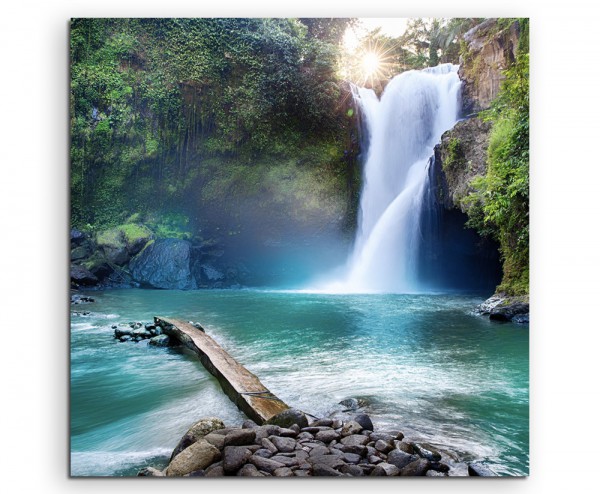 Landschaftsfotografie – Wasserfall im Regenwald auf Leinwand