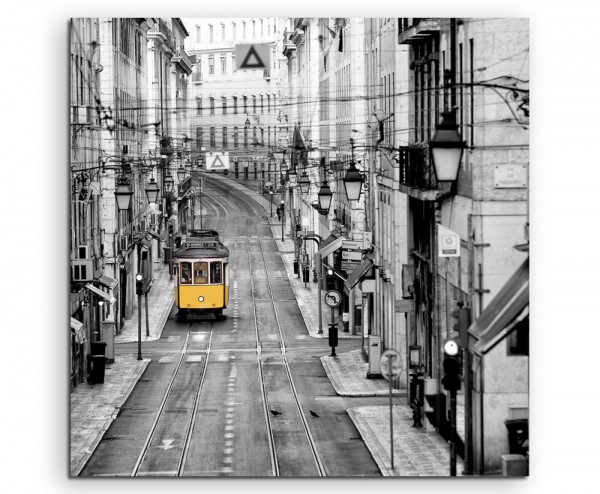 Naturfotografie – Gelbe Straßenbahn in Lissabon, Portugal auf Leinwand