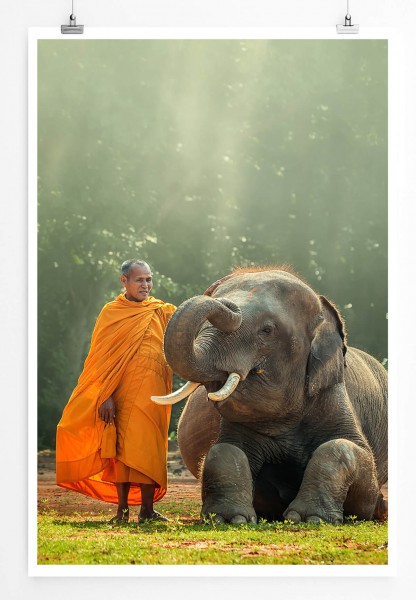 Buddhistischer Mönch mit Babyelefant 60x90cm Poster