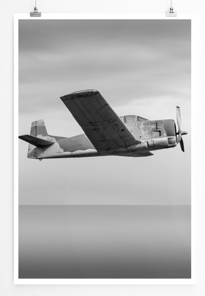 Altes Flugzeug über dem Meer 60x90cm Poster