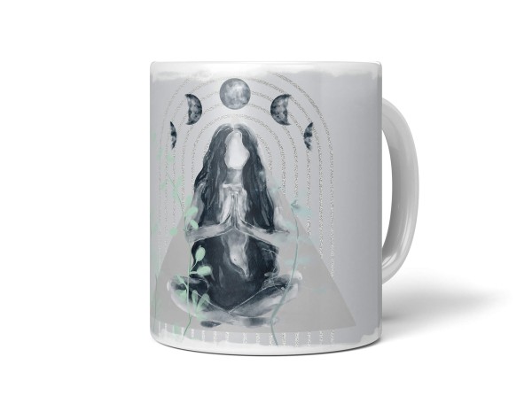 Dekorative Tasse mit schönem Motiv junge Frau Meditation Göttlich Mondphasen Wasserfarben