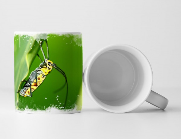 Tasse Geschenk Tierfotografie – Exotischer Käfer auf einem grünem Blatt