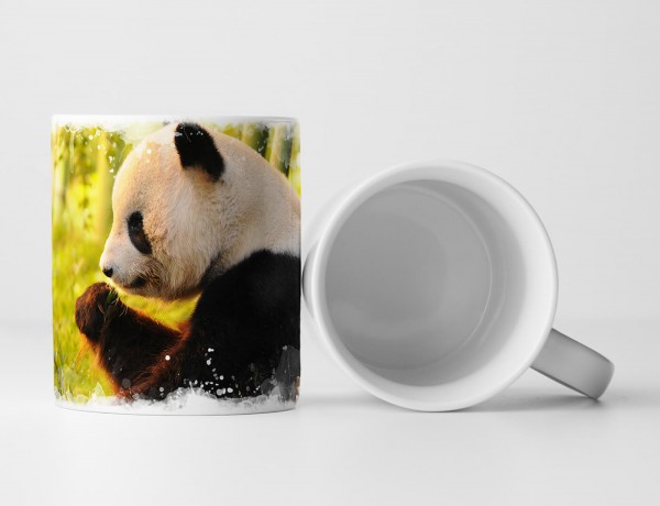 Tasse Geschenk Tierfotografie – Sitzender Pandabär beim Essen