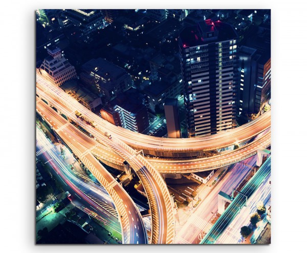Urbane Fotografie – Verkehrskreuz bei Nacht in Tokio, Japan auf Leinwand