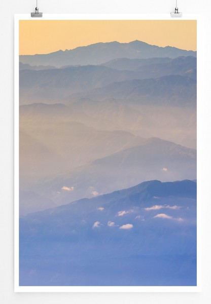 60x90cm Poster Landschaftsfotografie  Gebirge im orangen Nebel
