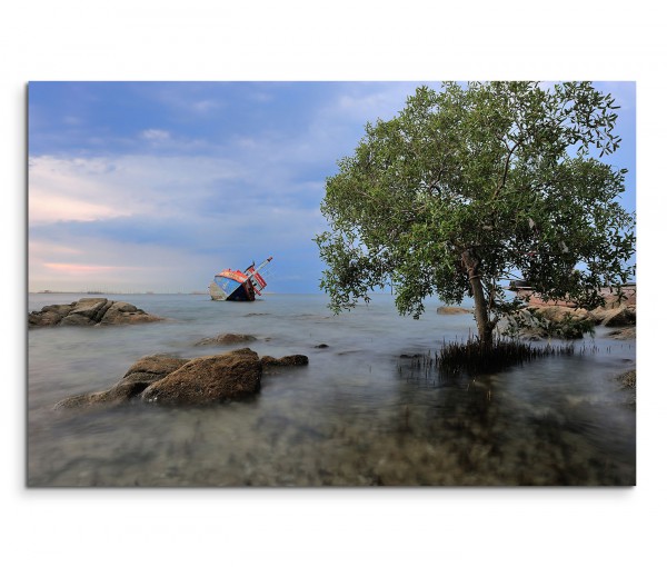 120x80cm Wandbild Thailand Meer Ufer Baum Segelboot Wrack