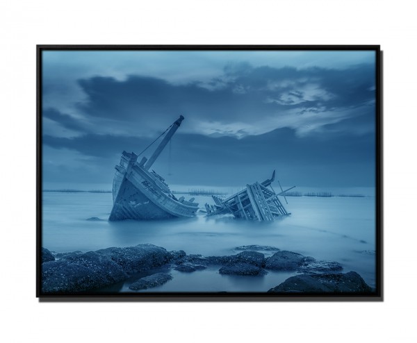 105x75cm Leinwandbild Petrol zerstörtes Boot Thailand