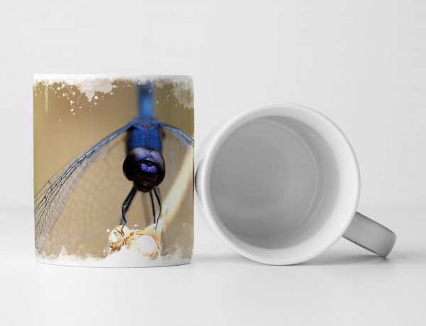 Tasse Geschenk Naturfotografie – Libelle auf Zweig