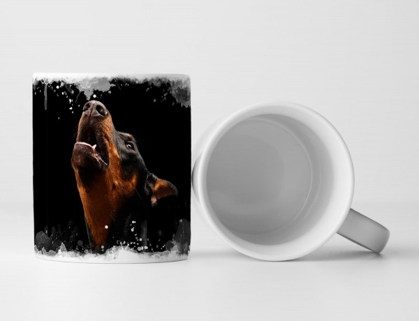 Tasse Geschenk Tierfotografie – Doberman Portrait vor schwarzem Hintergrund