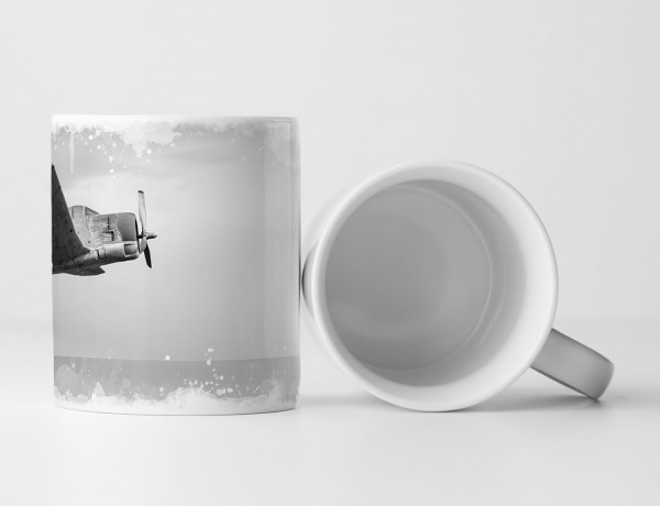 Tasse Geschenk Künstlerische Fotografie – Altes Flugzeug über dem Meer