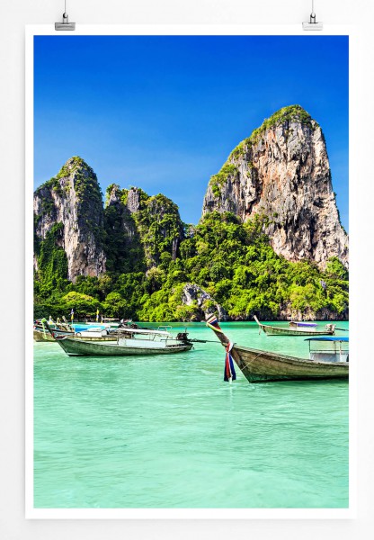 Landschaftsfotografie 60x90cm Poster Langboote am thailändischen Strand